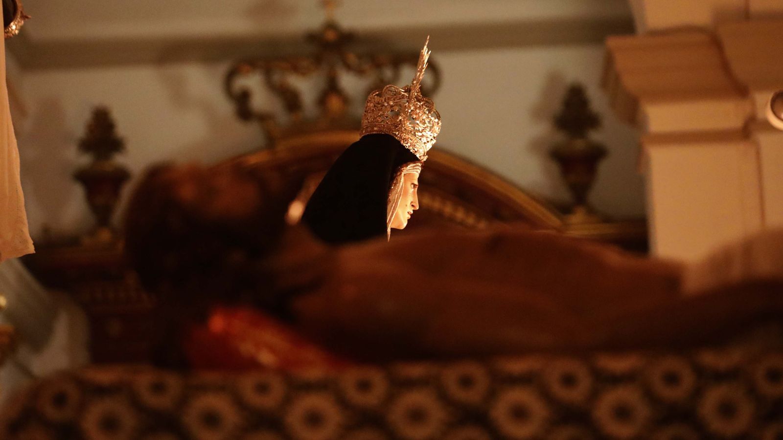 Fotos del Viernes Santo en La Línea: Cristo del Mar y Luz y Esperanza Nuestra, Soledad y Santo Entierro, Cristo del Amor y Misericordia y Amargura.