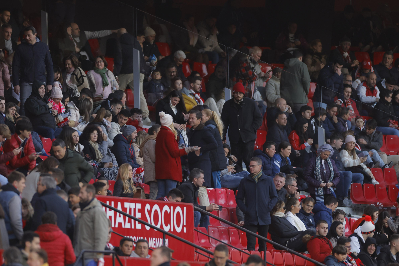 Búscate en las fotos del Sevilla-Elche