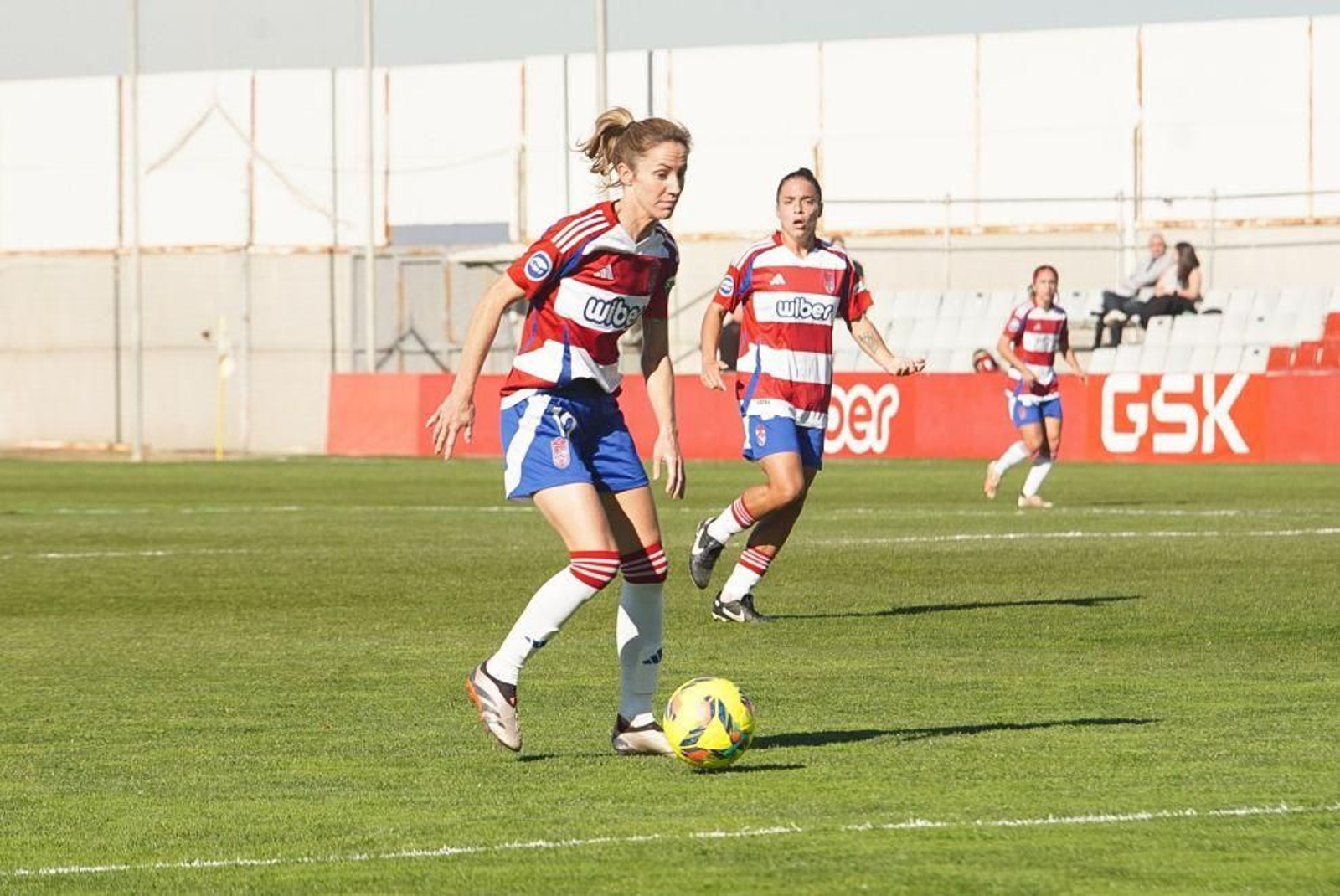 Las mejores imágenes de la goleada del Granada CF Femenino frente al Deportivo