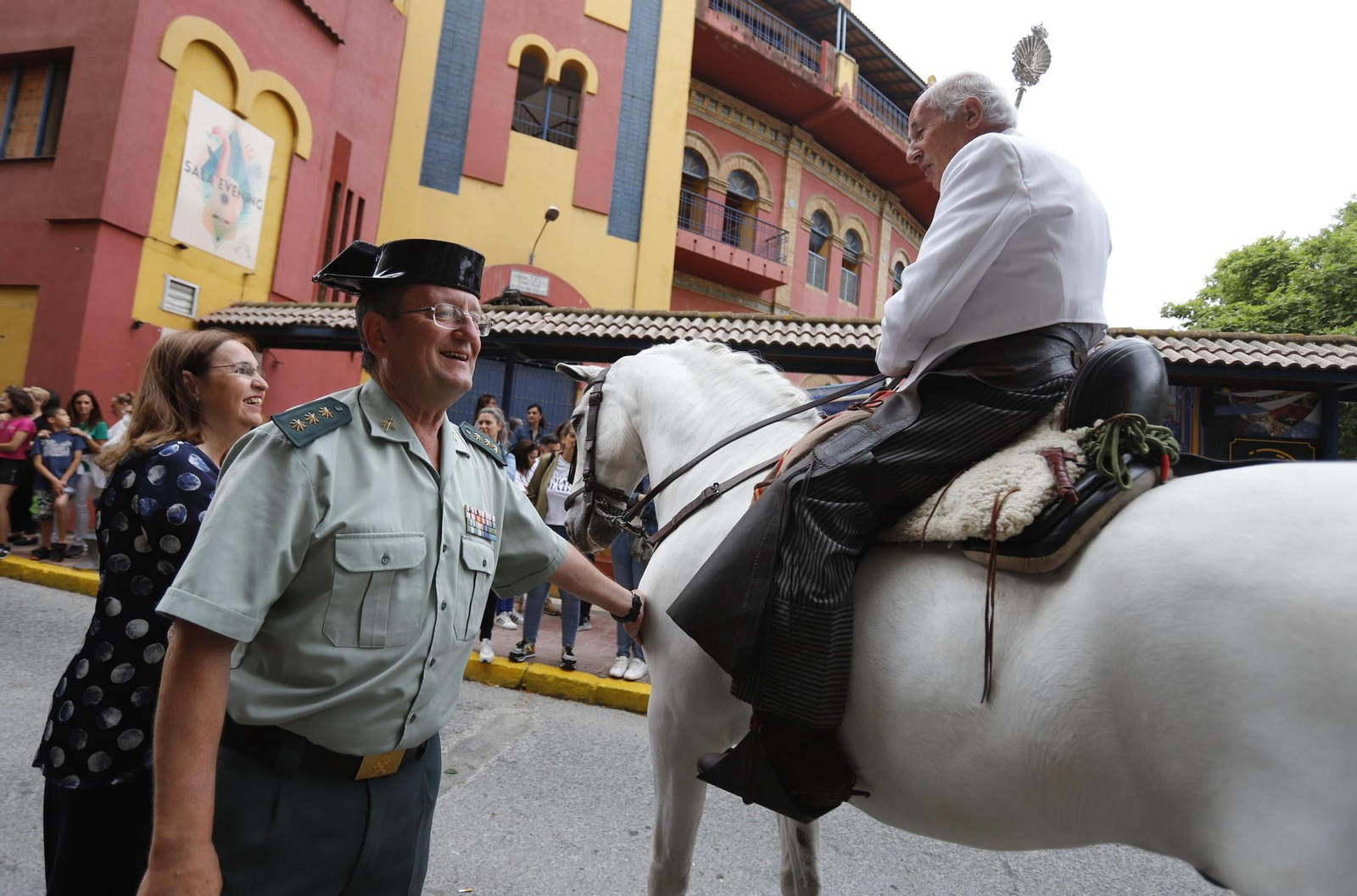 Imágenes de Emigrantes en la Comandancia de la Guardia Civil