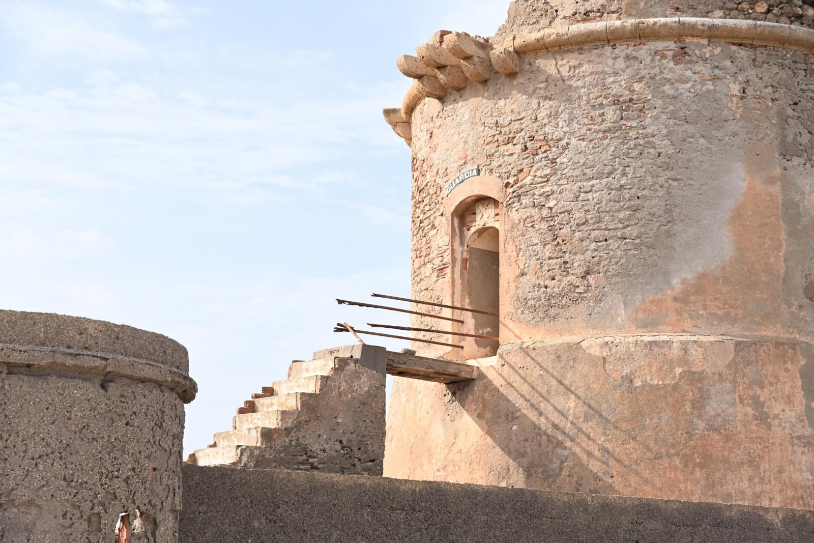 Torreón San Miguel, en la playa de Cabo de Gata