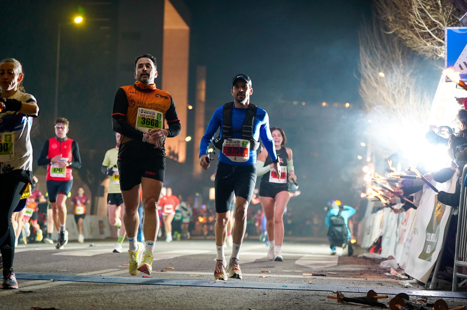 En imágenes: búscate en tu llegada a meta de la Carrera de San Antón 2026 (8)