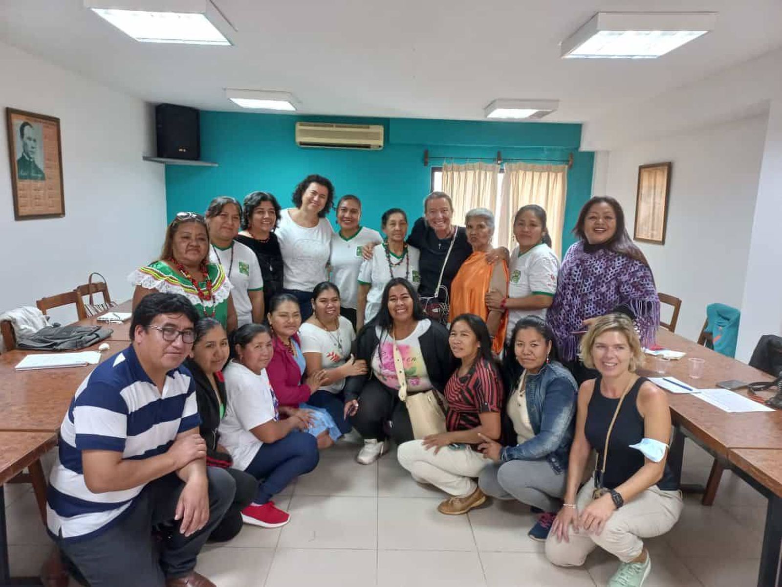 Albás durante su visita al proyecto que gestiona Enraiza Derechos.