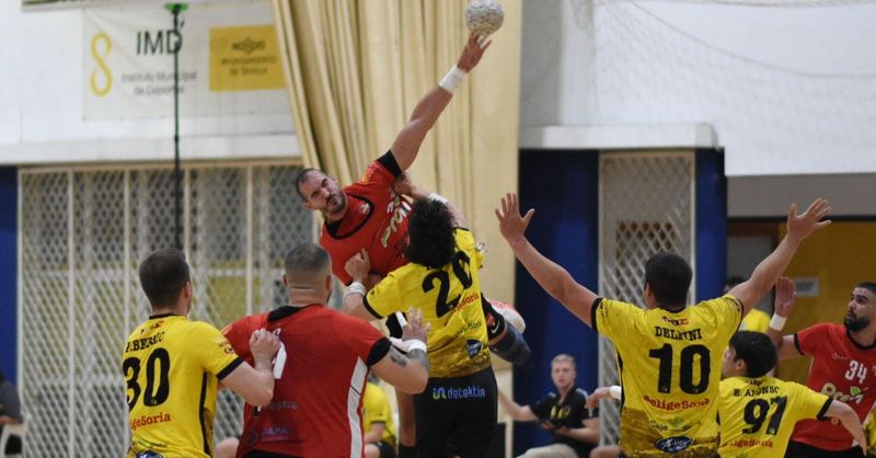 El Cajasol Sevilla BM Proin odnosi czwartą wygraną i umacnia się w górnej części tabeli (29-24)