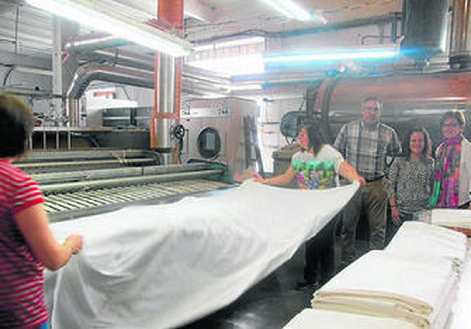 Adriana Valverde, durante la visita a la lavandería industrial Puerto Ordaz.