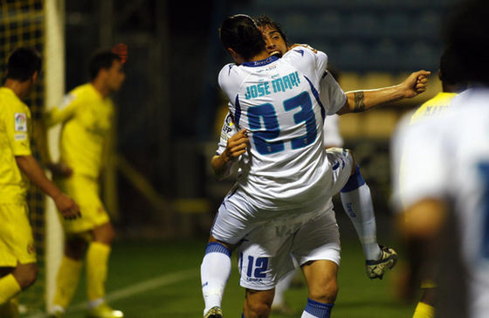 El Xerez vuelve a saborear el triunfo después de seis jornadas gracias a los goles de Héctor (pp) y Óscar Díaz./Fotos:LOF

Foto: LOF