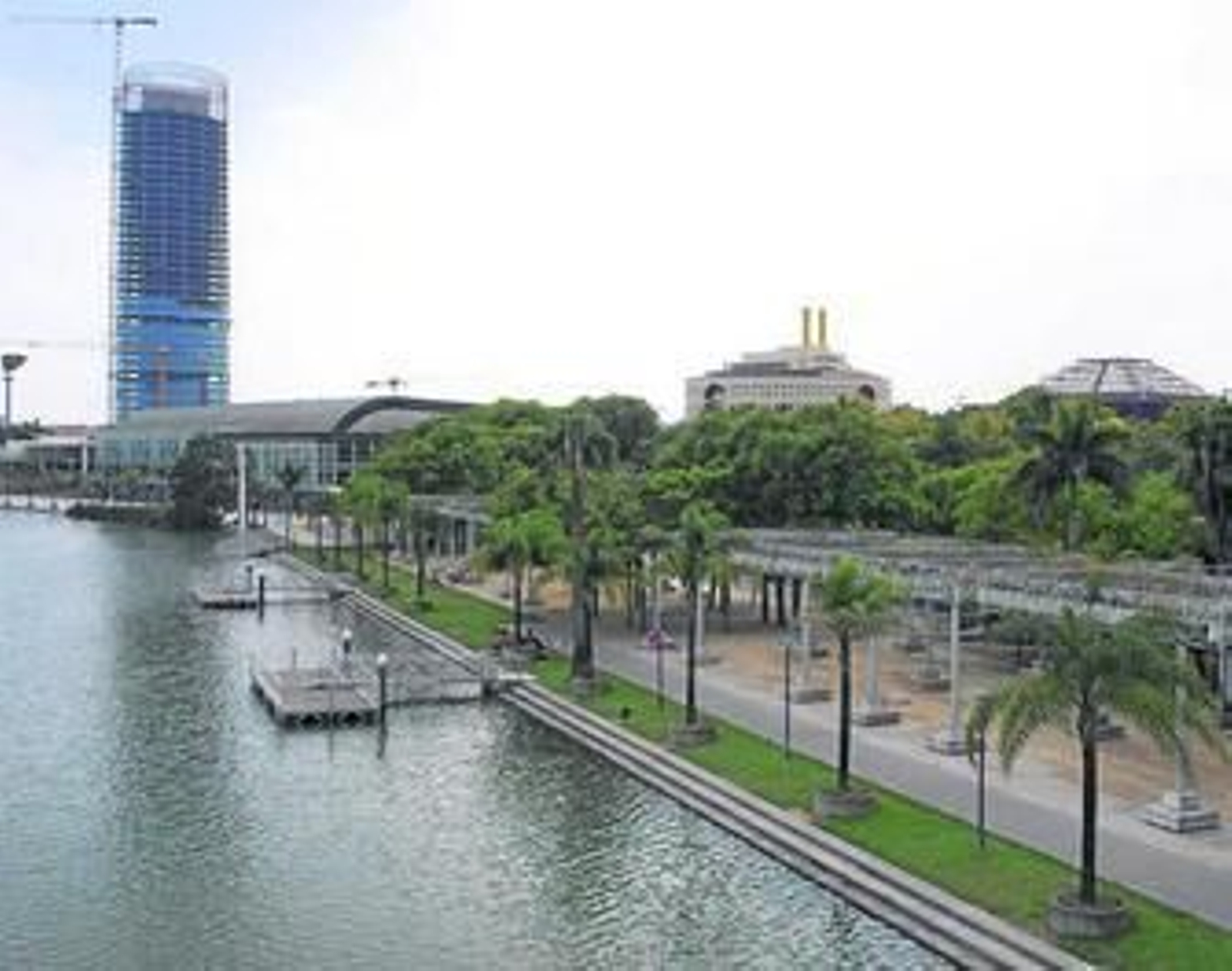 La zona aproximada en la que descansaría uno de los extremos del puente.