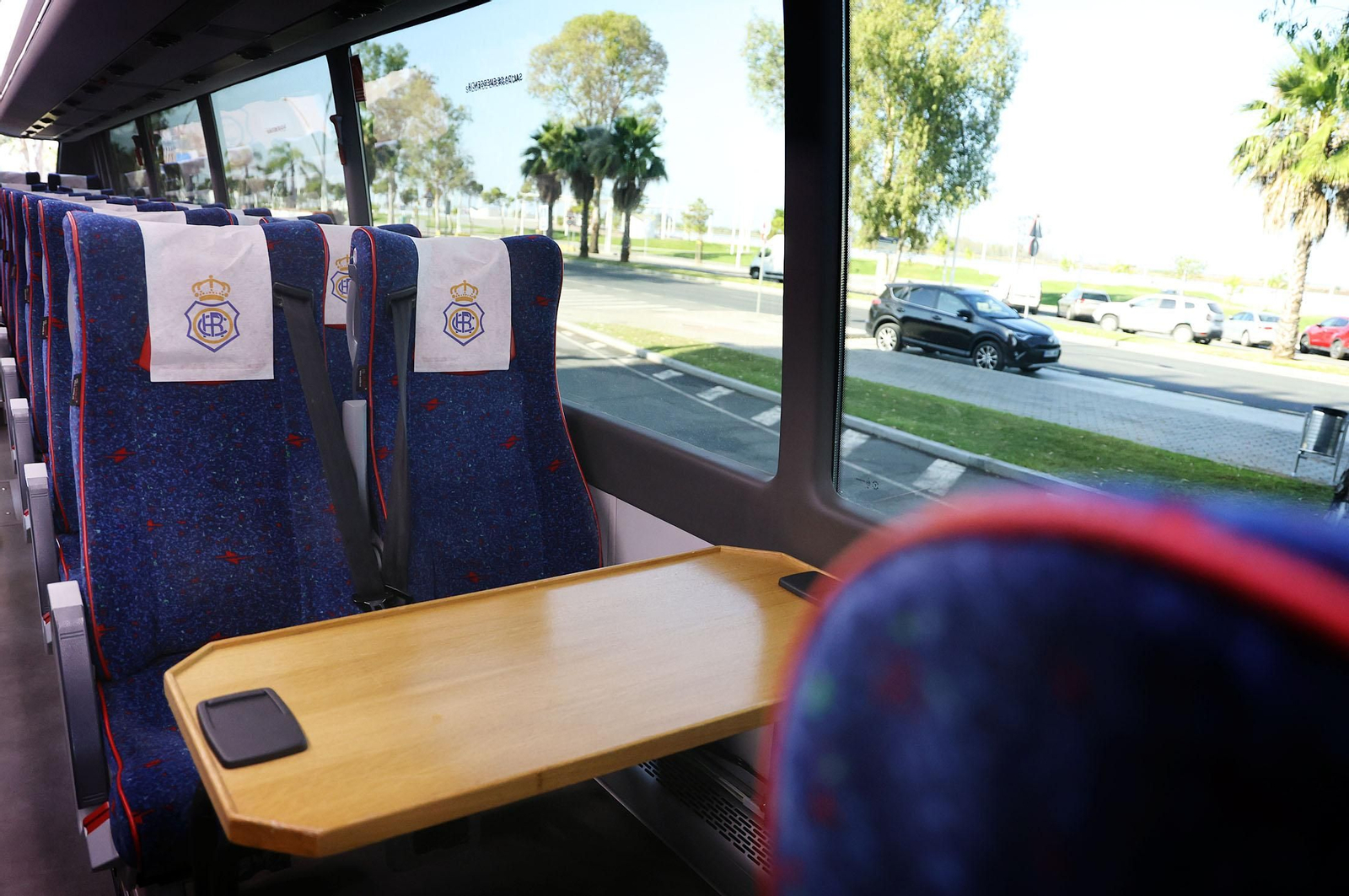 Imágenes del nuevo autobús oficial del Recreativo de Huelva