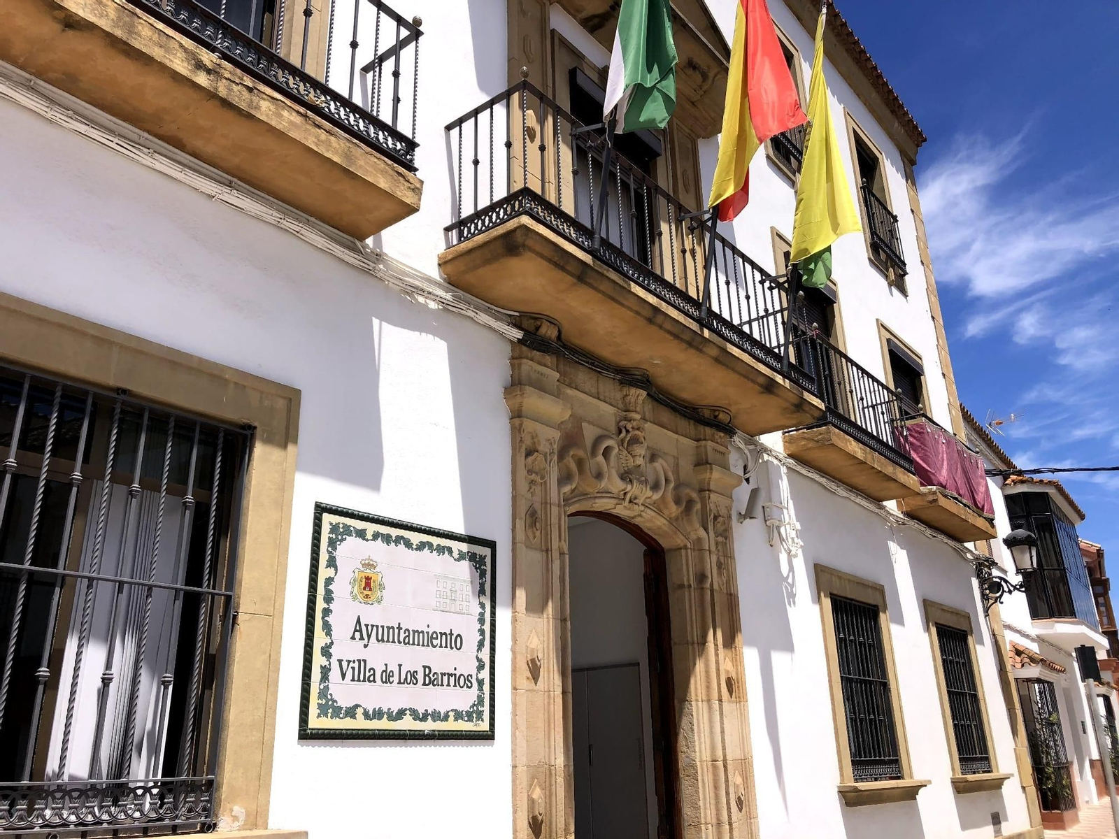 La fachada del Ayuntamiento de Los Barrios.