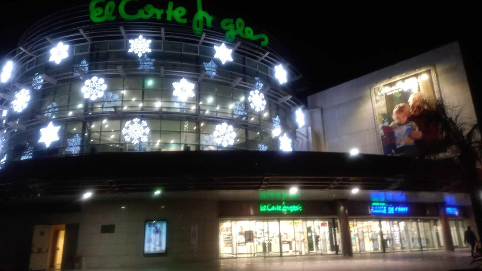 Fachada principal de El Corte Inglés de Cádiz.