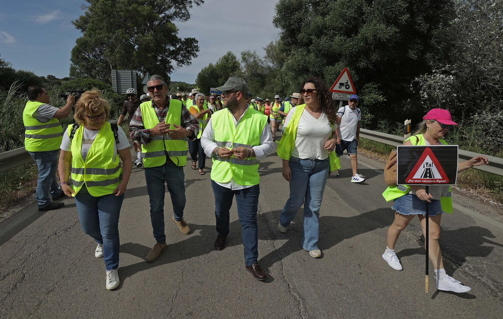 Fotos de la concentración por el mal estado de la carretera A-405 en Jimena