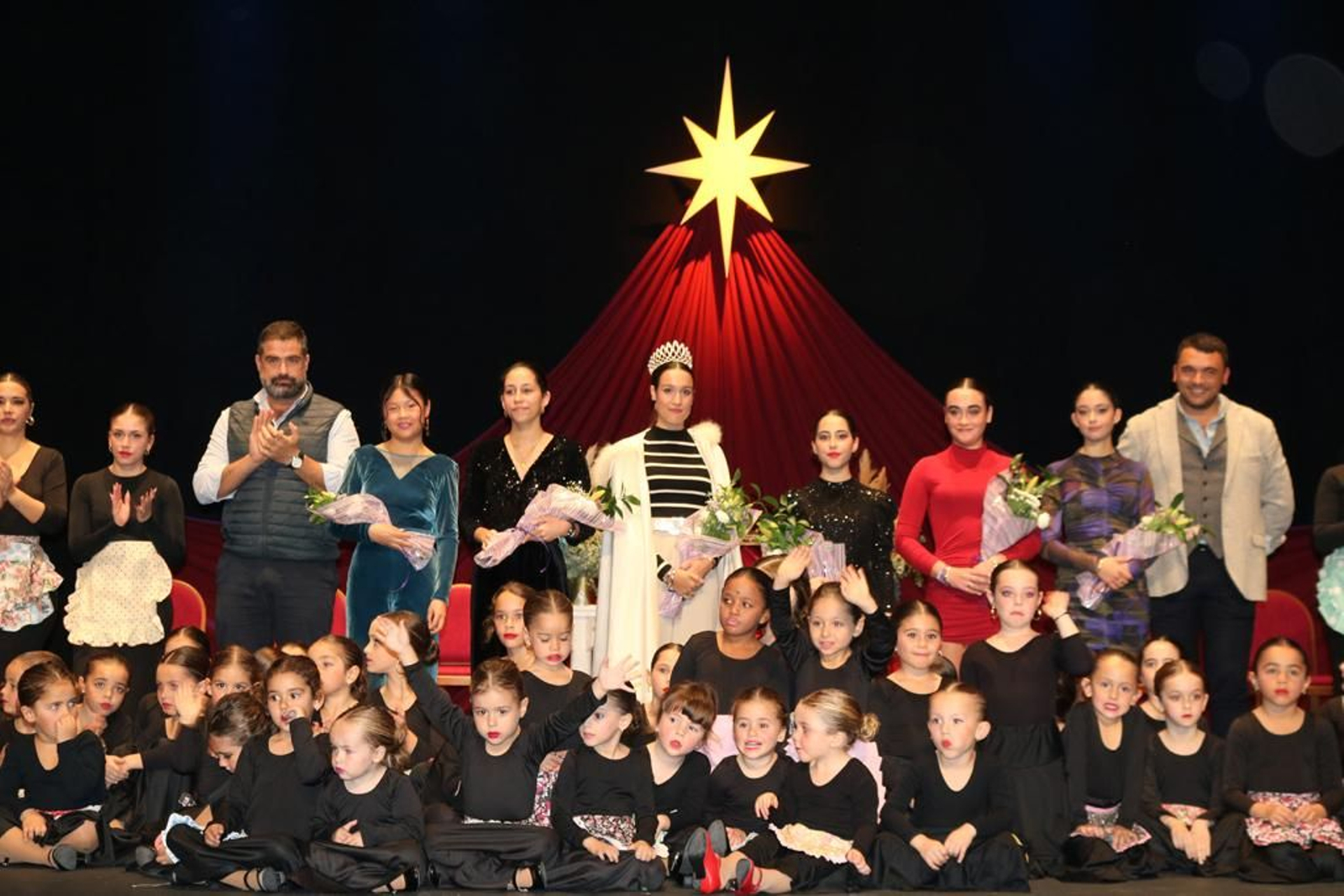 Cartaya corona a Alba de la Cinta Vázquez como Estrella de la Navidad y abre la programación para estas fechas