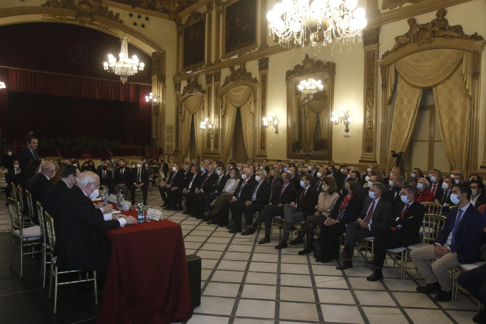 La toma de posesión de Carmen Arias como presidenta del Colegio de Médicos, en fotografías.