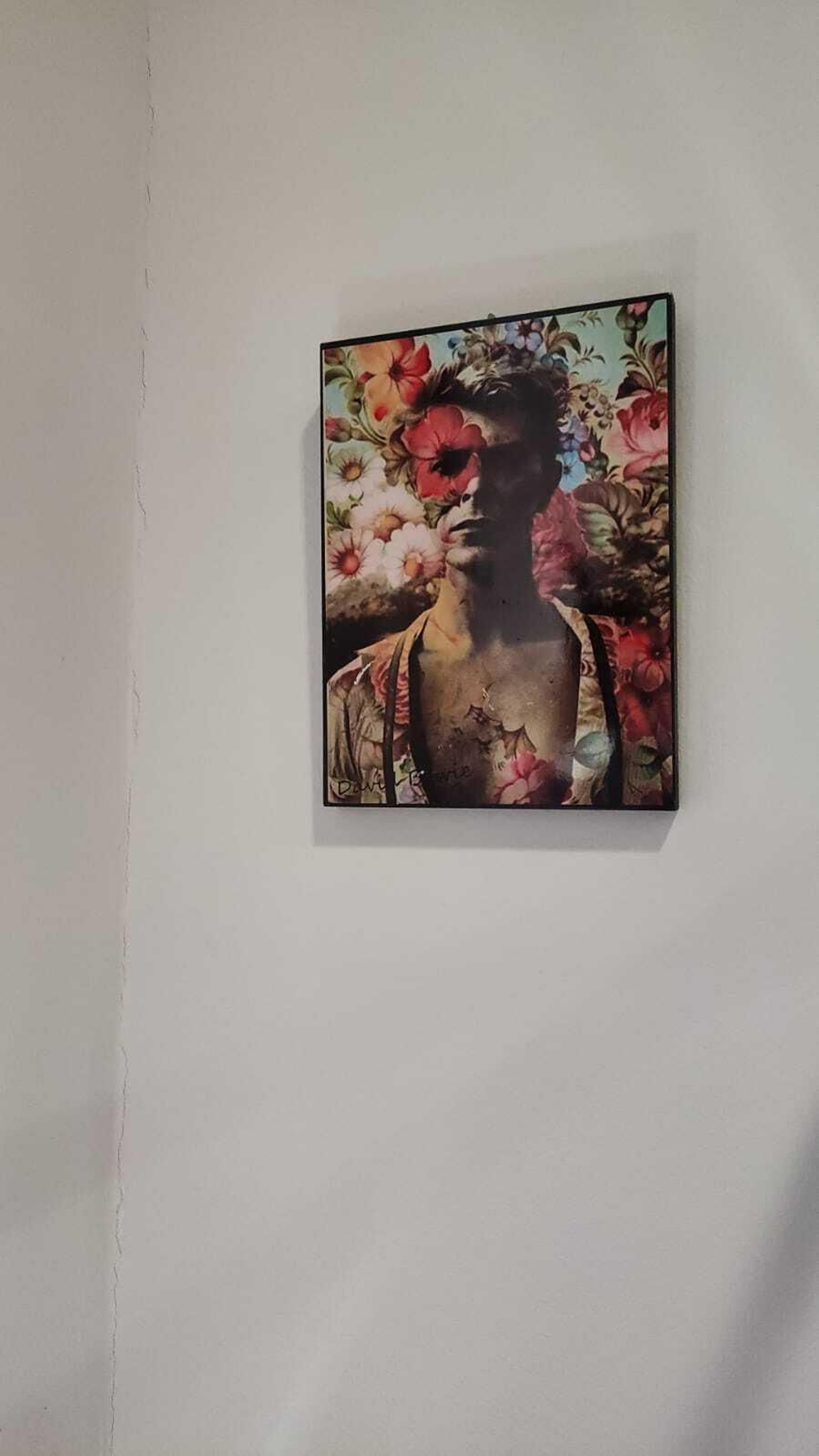 “Lady Cactus es un lugar muy rockero, nos gusta cuidar hasta el último detalle, y es por ello que contamos, por ejemplo, con cuadros de David Bowie, Amy Winehouse e incluso de Frida"