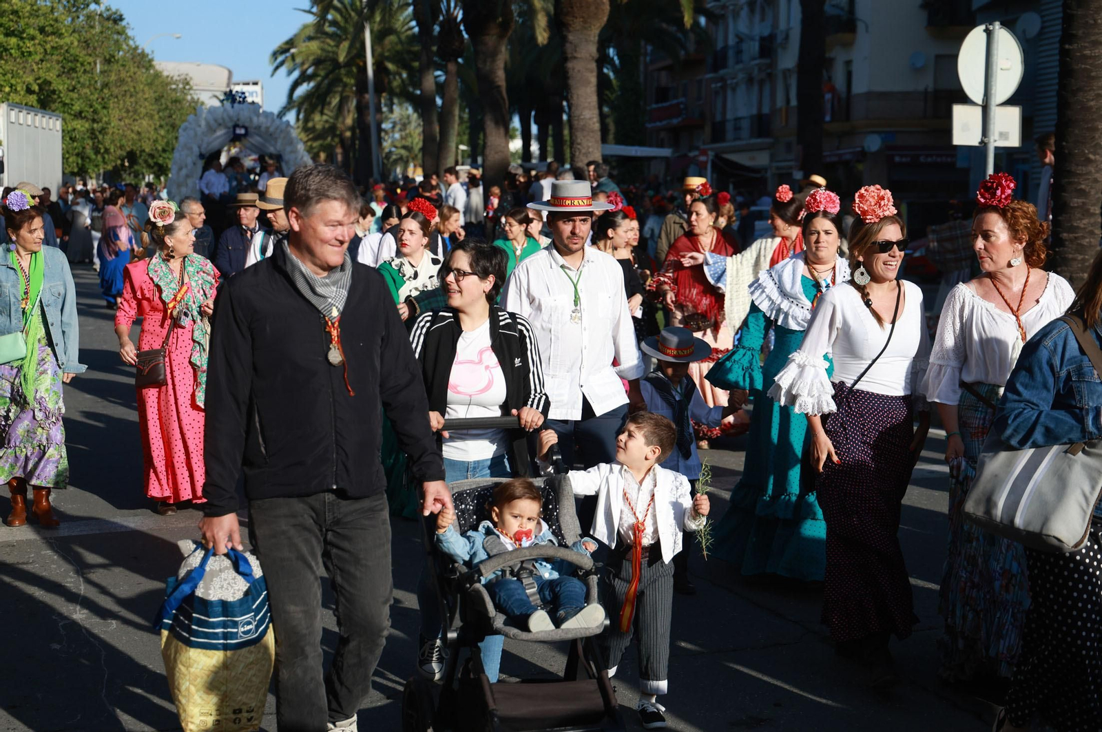 Las mejores imágenes de los peregrinos en la salida de Emigrantes