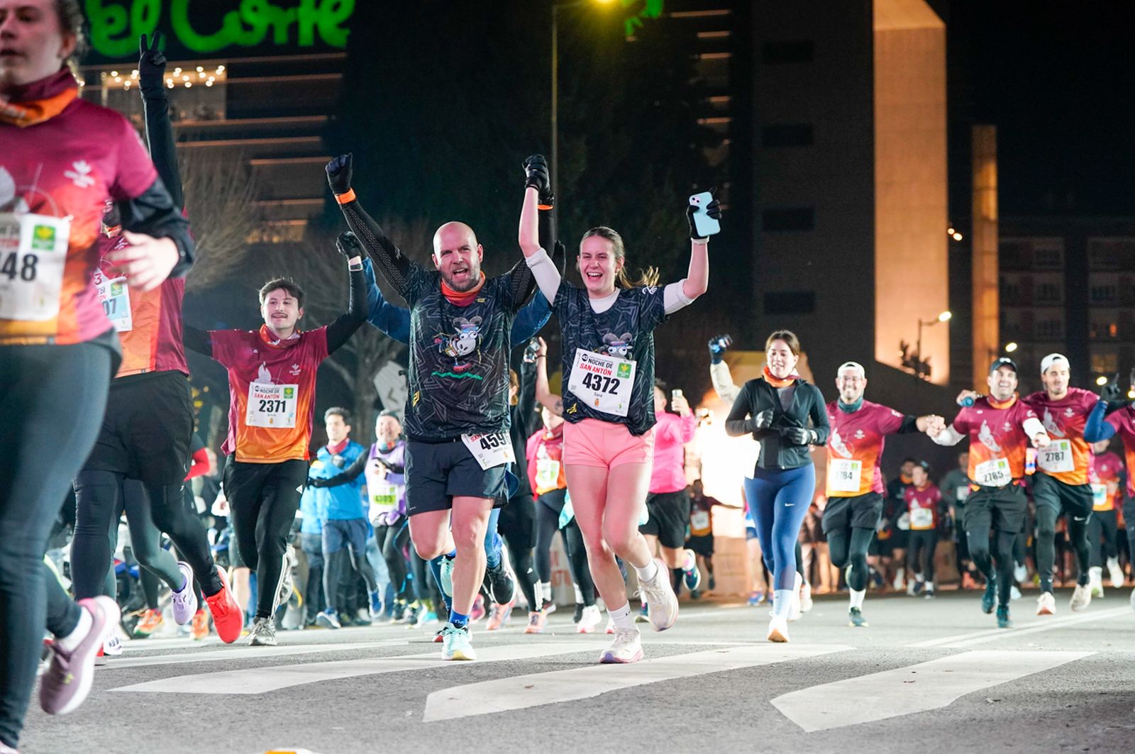 En imágenes: búscate en tu llegada a meta de la Carrera de San Antón 2026 (20)