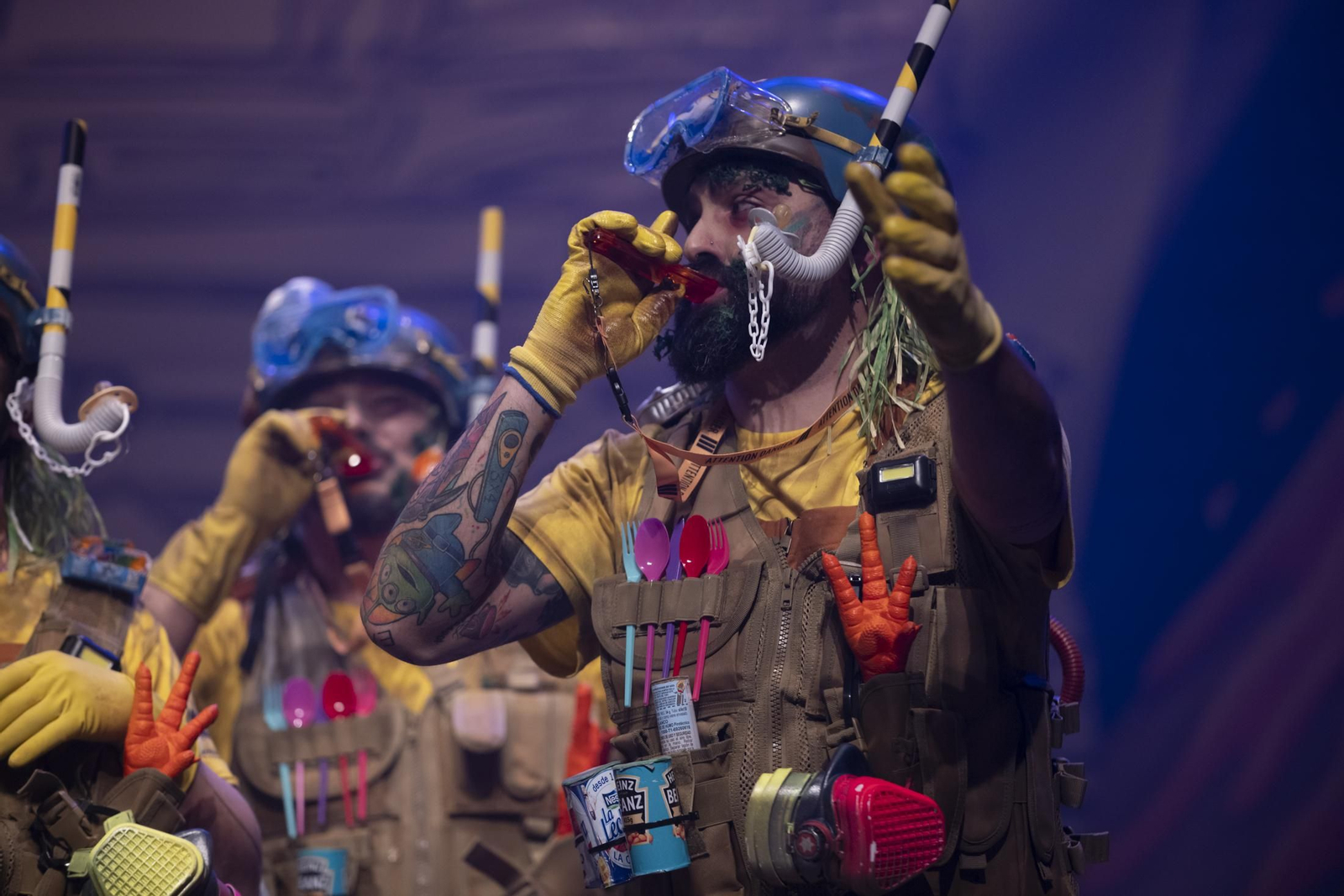 Imágenes de la actuación de la murga de Huelva "No te vayas a espantar. El juicio final" en el Carnaval Colombino