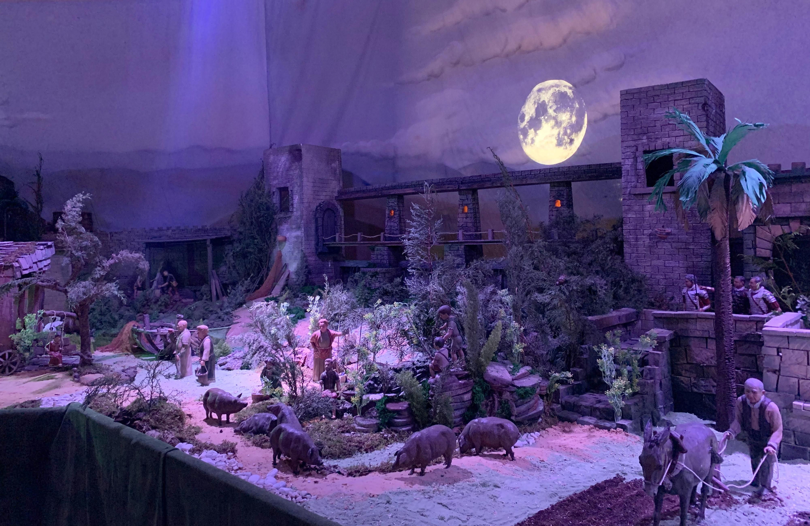 El nacimiento monumental instalado en los Baños de la Reina Mora.