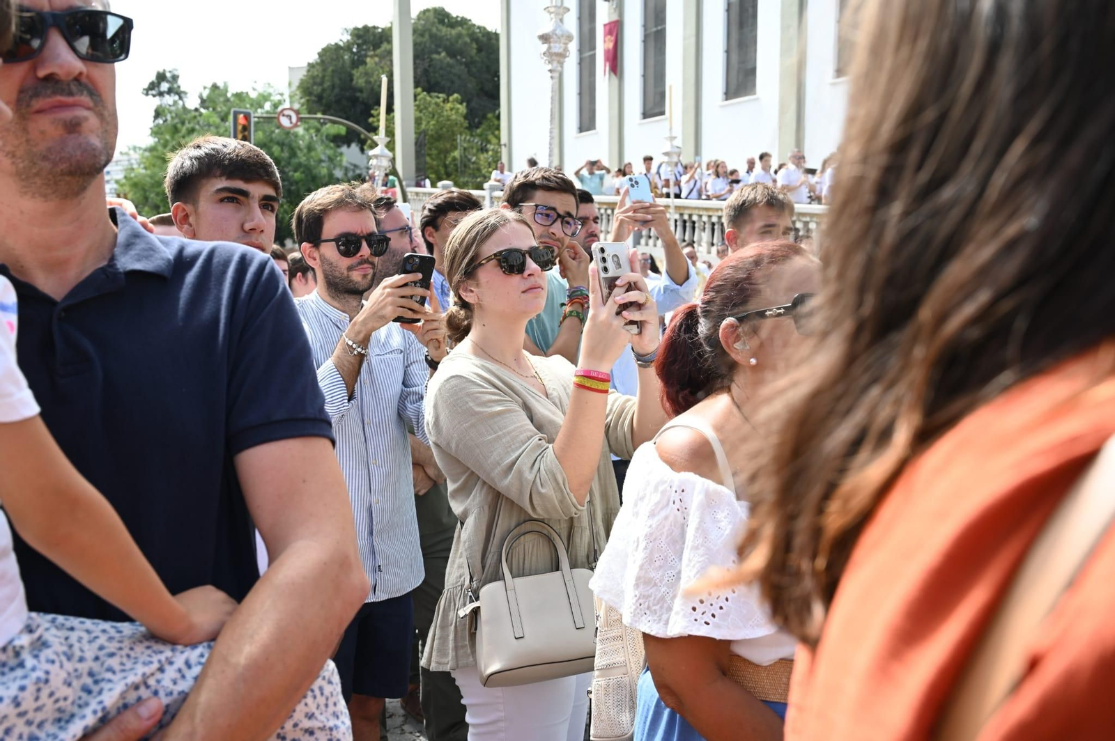 Las mejores imágenes de la salida de la Virgen de la Paz desde la Parroquia de San Sebastián