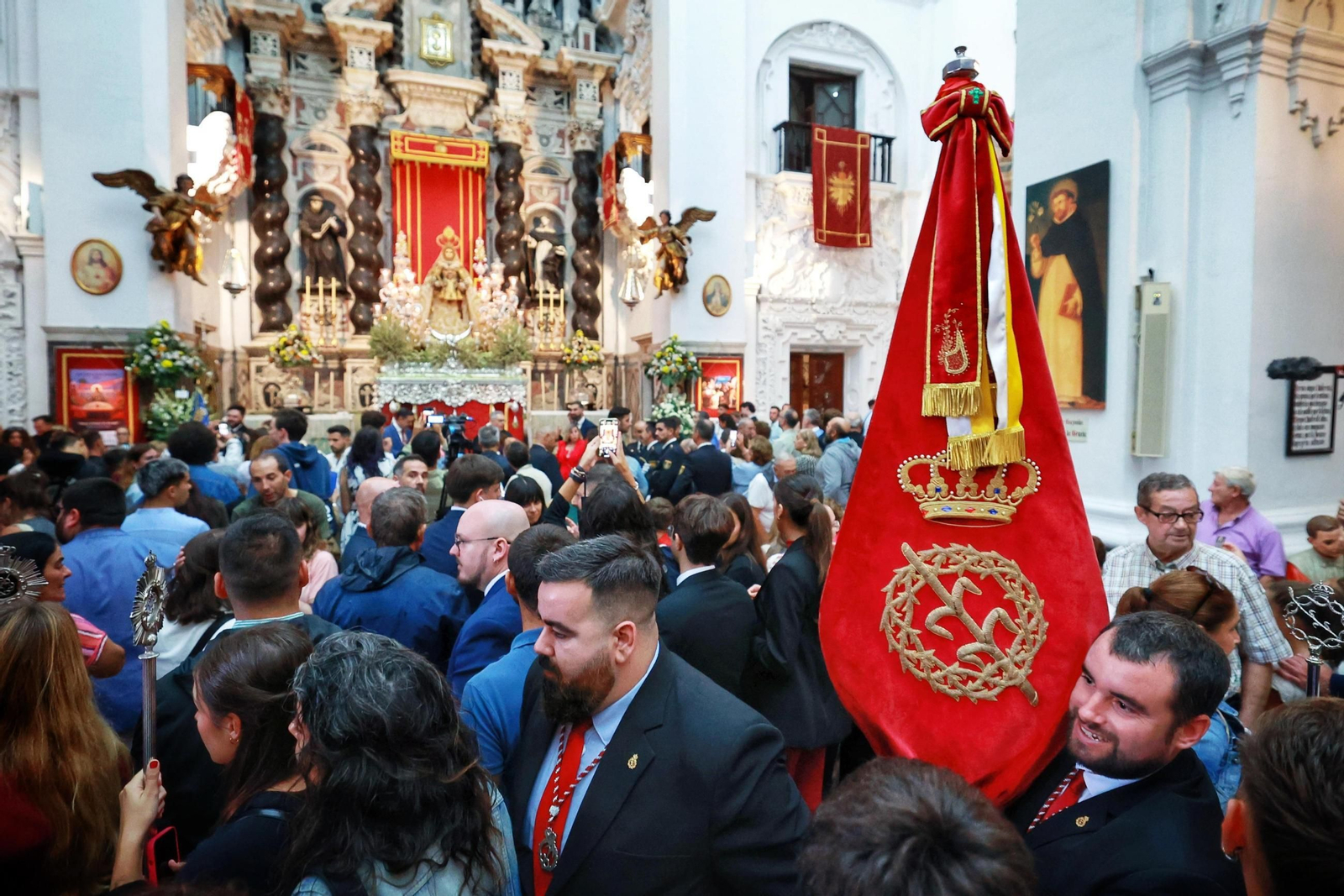 Las imágenes de la suspensión de la procesión de la Patrona de Cádiz