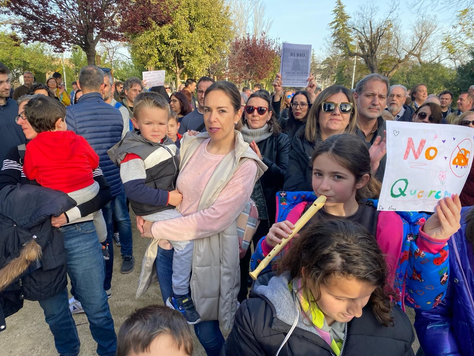 Manifestación en La Alameda contra el paso de ambulancias