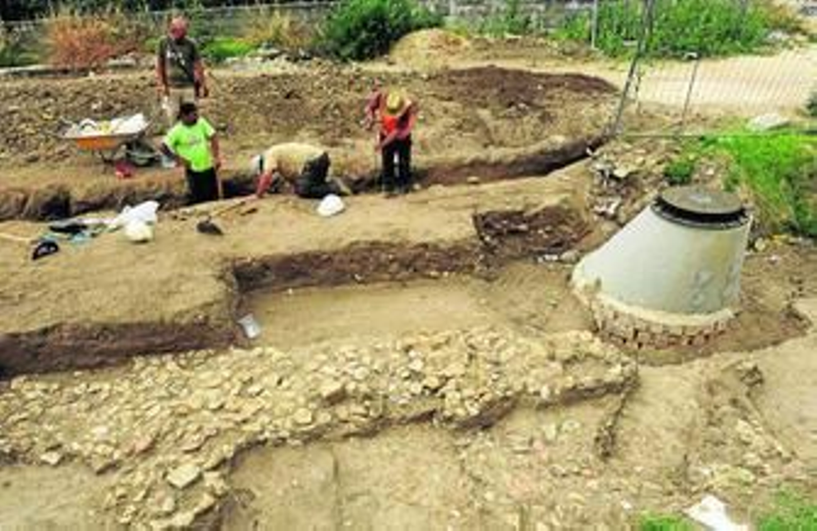 Varios trabajadores han llevado a cabo labores de excavación desde hace dos meses.