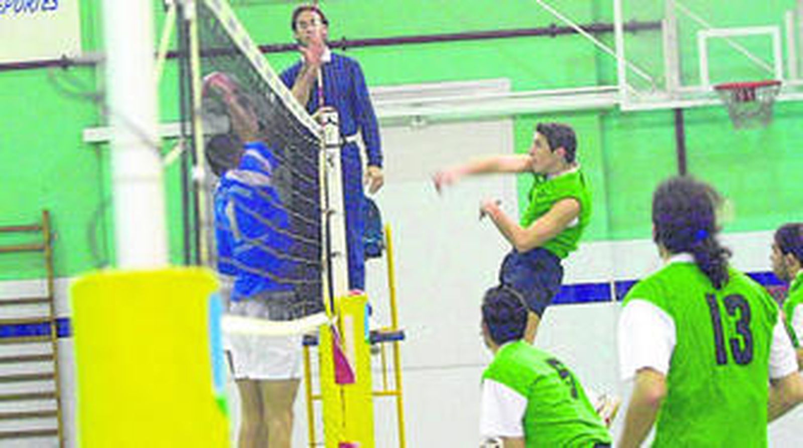 El club onubense, en la imagen durante un partido en la temporada 2003/04, regresa a la competición.