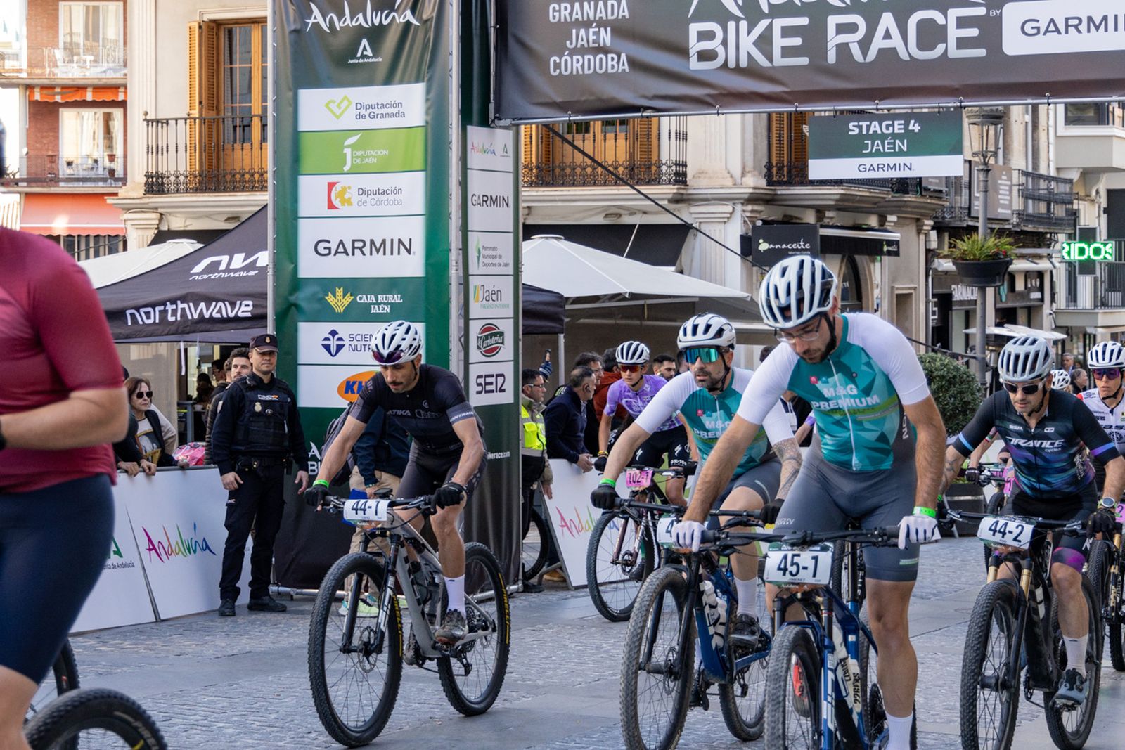 Jaén, protagonista de nuevo en la salida de la tercera etapa de la Andalucía Bike Race