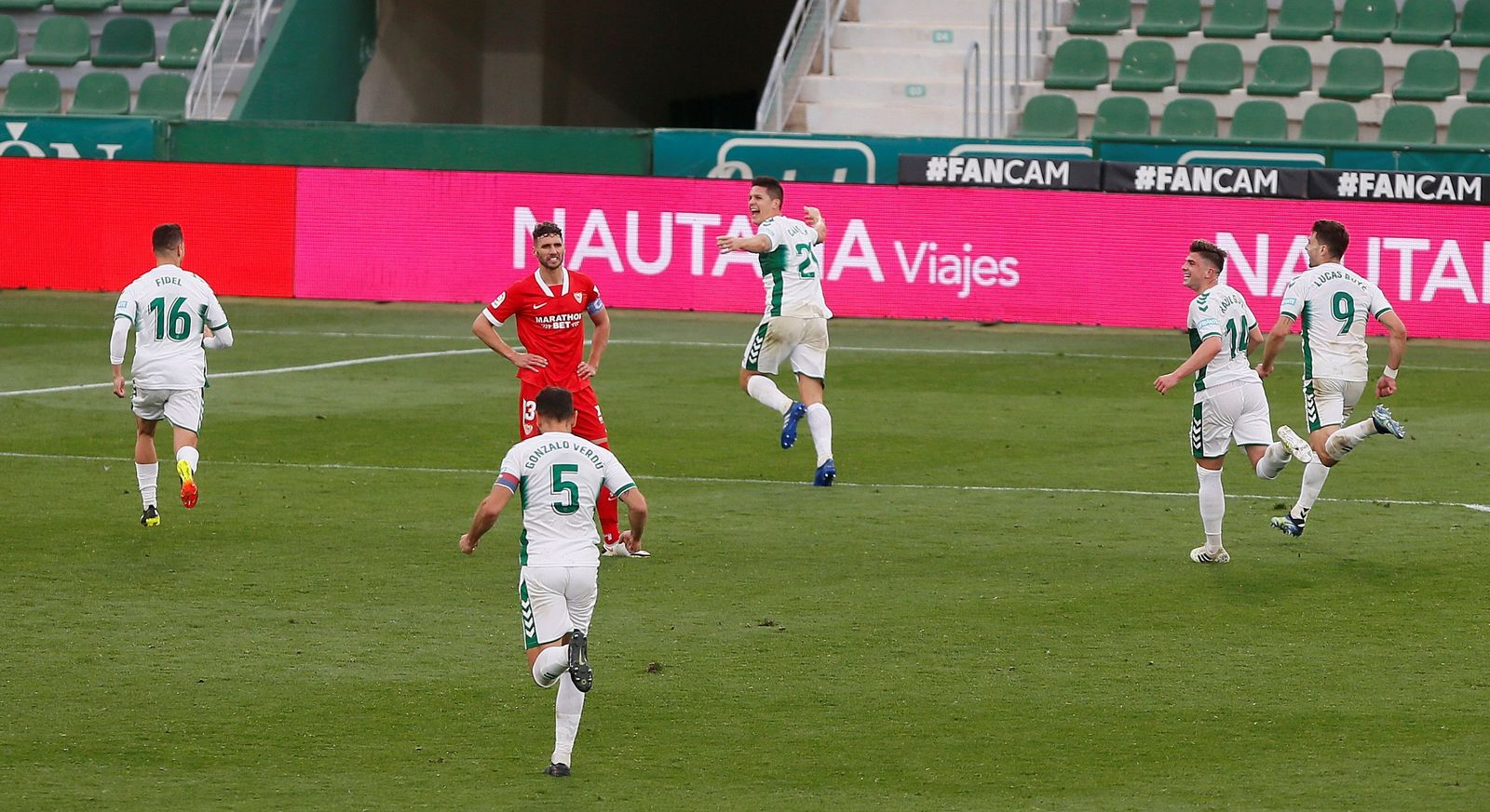 Las imágenes del Elche-Sevilla