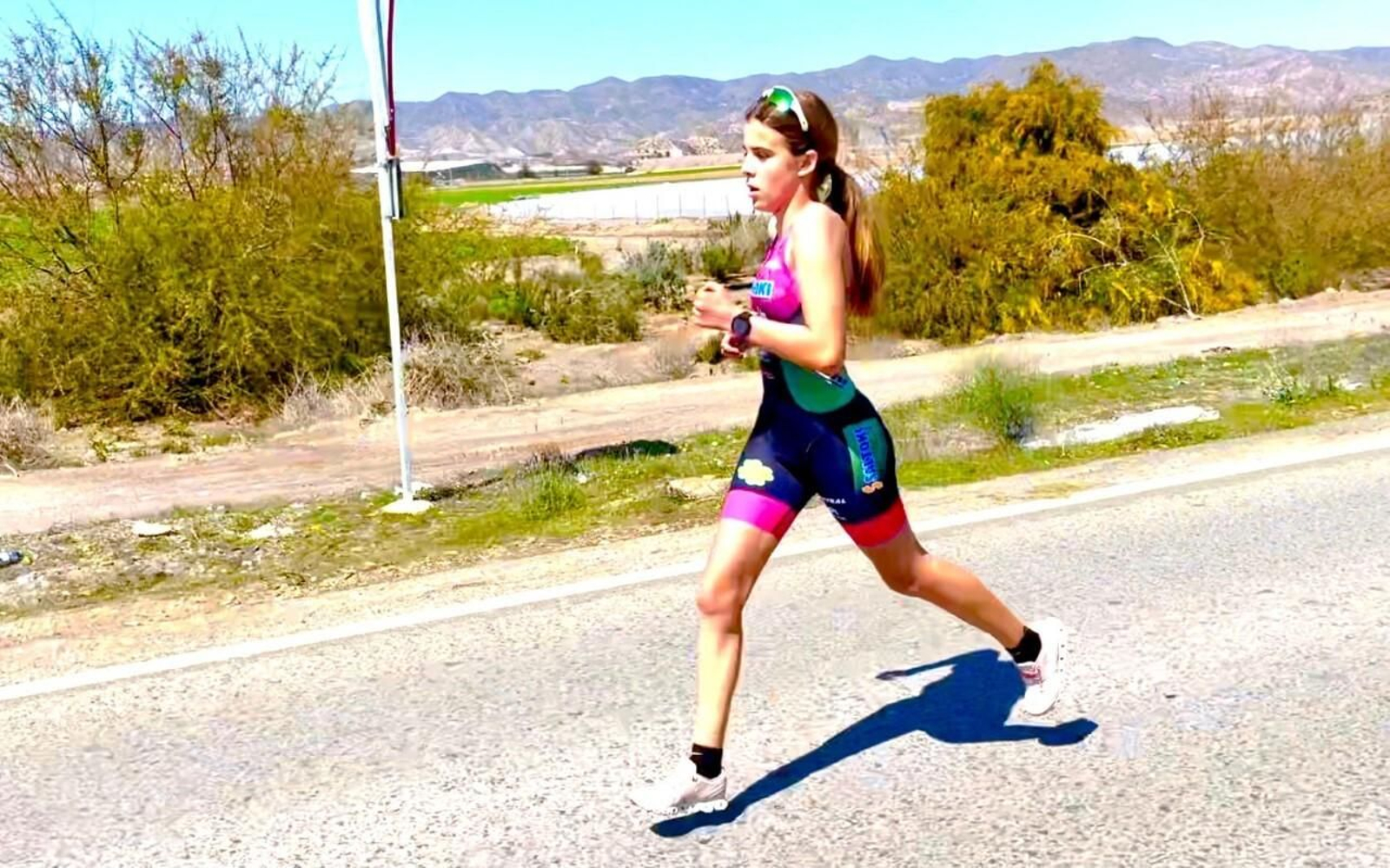 Mayte Jiménez-Ort, en pleno esfuerzo durante el segmento de atletismo.