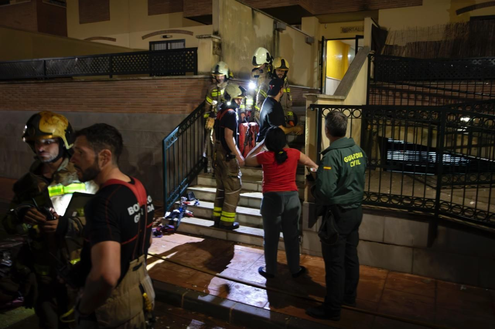 Susto en Atarfe: las imágenes del operativo tras la explosión de gas en una vivienda