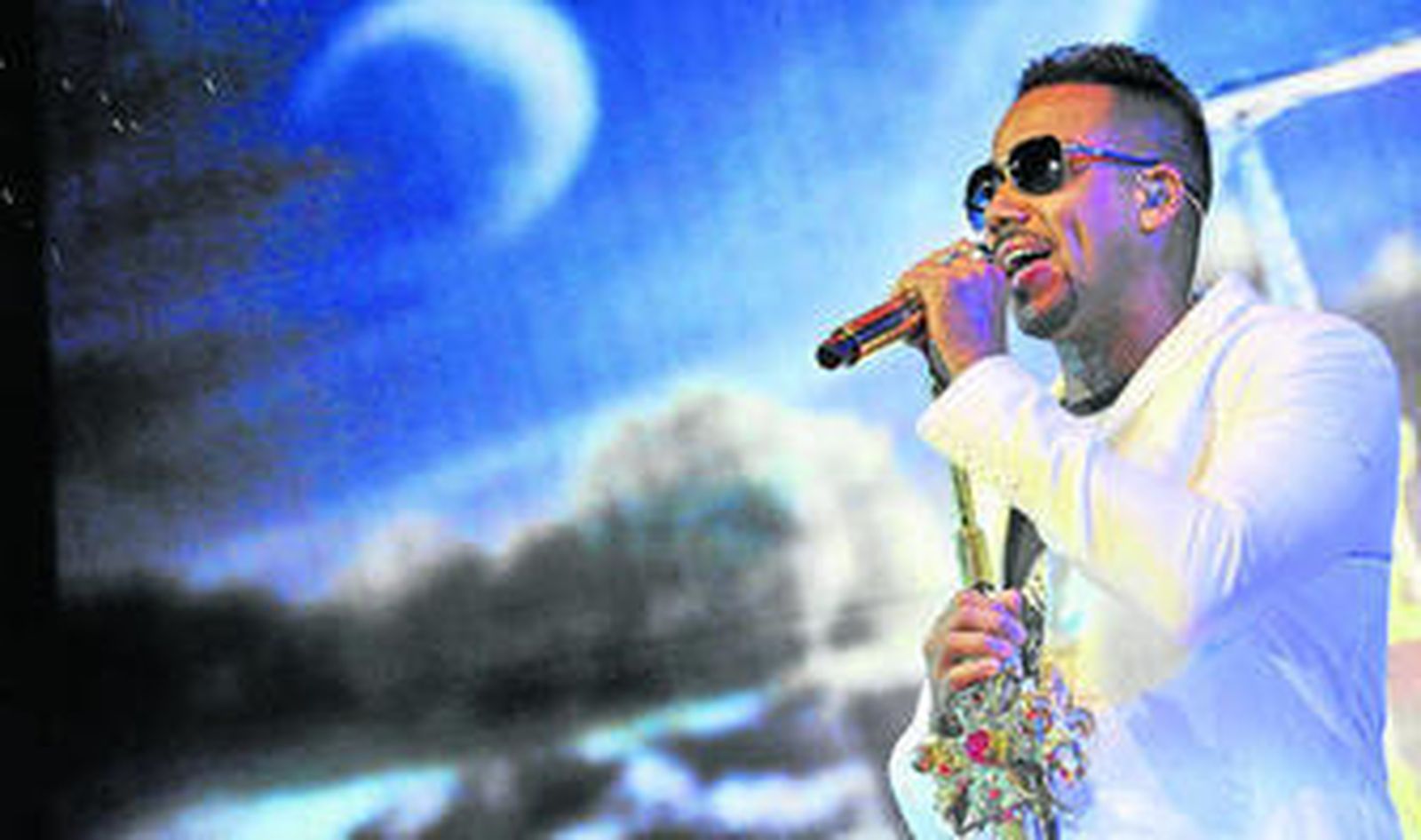 1. El estadounidense Romeo Santos pone hoy ritmo de bachata a la noche en el Palacio de Deportes San Pablo. 2. El sábado a las 22:00 actúa en la Sala X la banda Second. 3. La banda madrileña actuará este sábado en la Sala Custom.