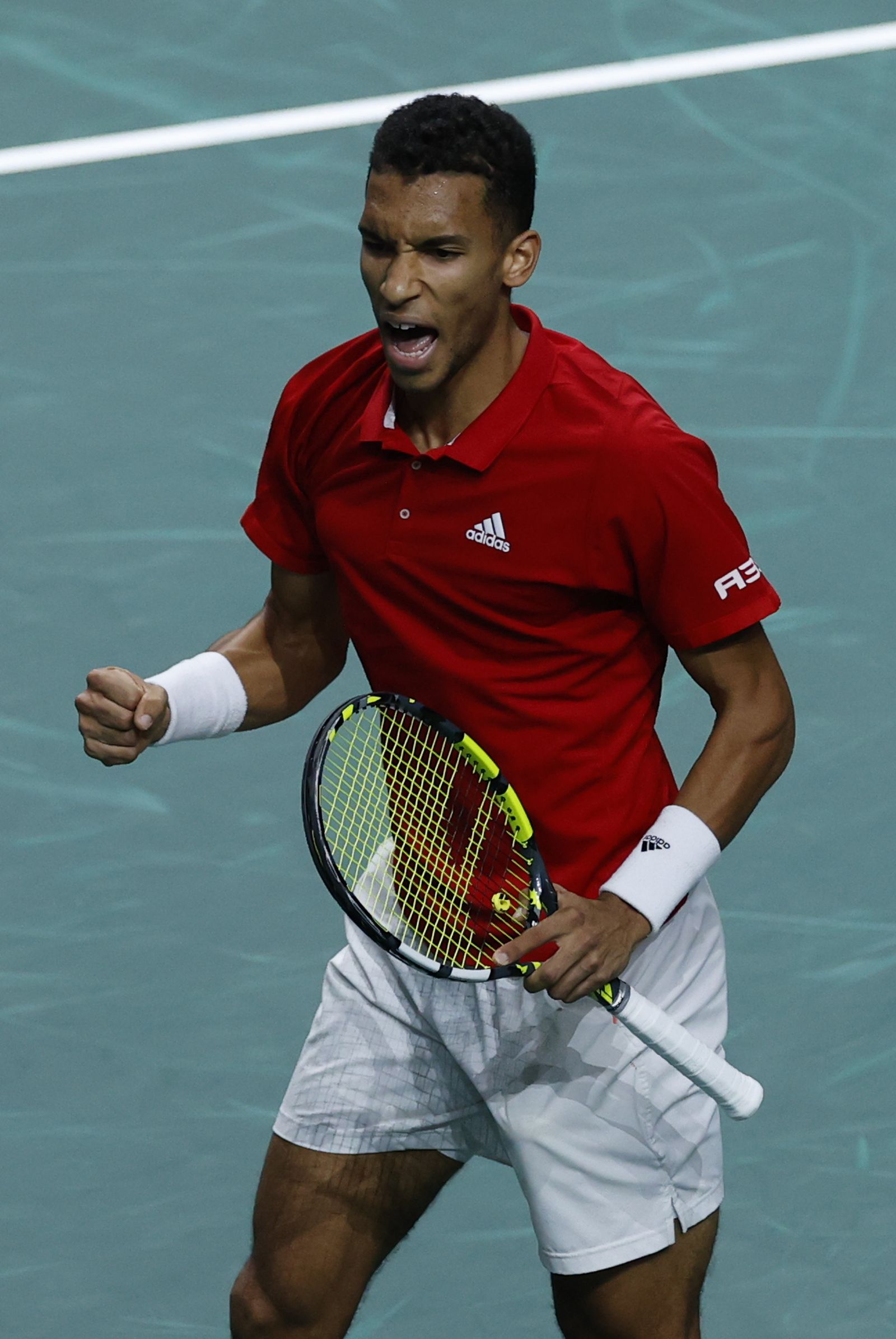 Felix Auger Aliassime celebra un punto.