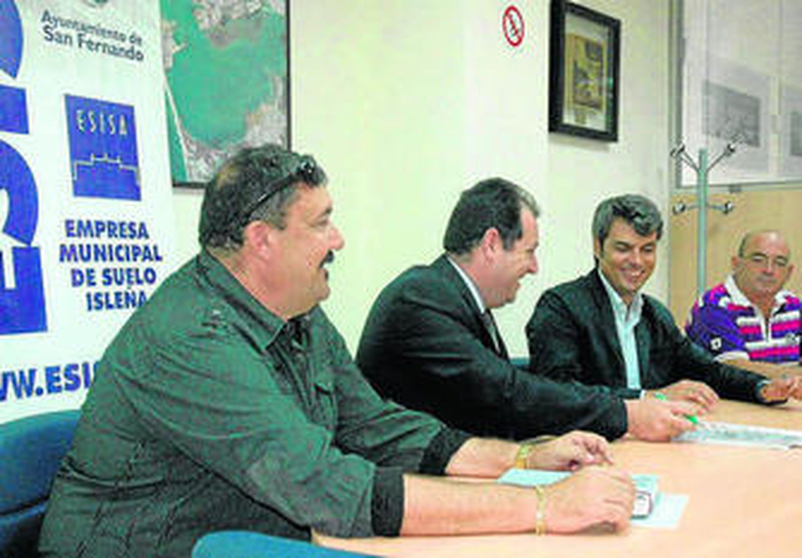 Firma del acuerdo entre Esisa y los vecinos de San Quintín.