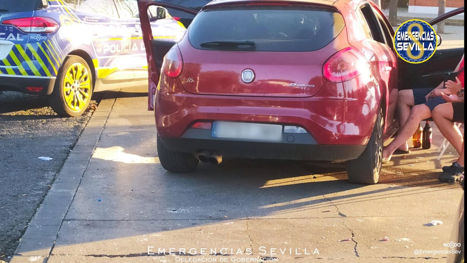 Uno de los coches discoteca intervenidos en Tres Barrios.