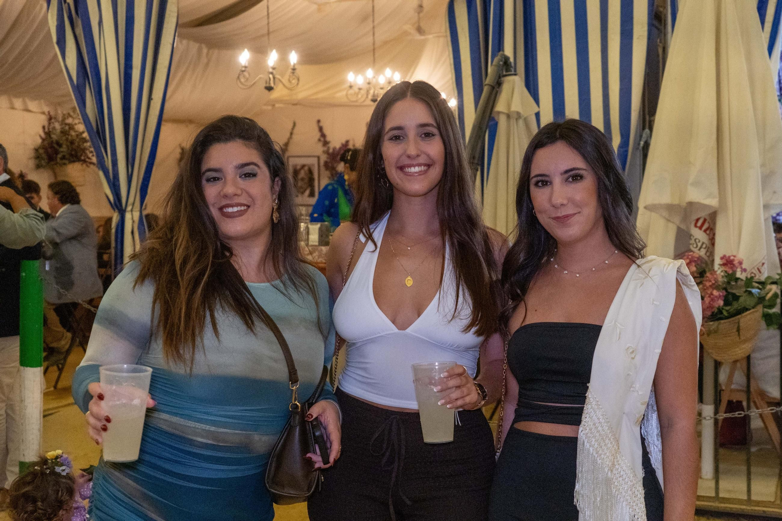 Imágenes del ambiente del ambiente de la noche del domingo en la Feria de Otoño y del Caballo 2025 de Huelva