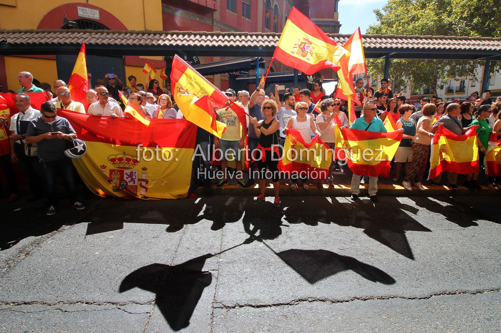 Imágenes de la expedición de Guardias Civiles de Huelva rumbo a Cataluña.
