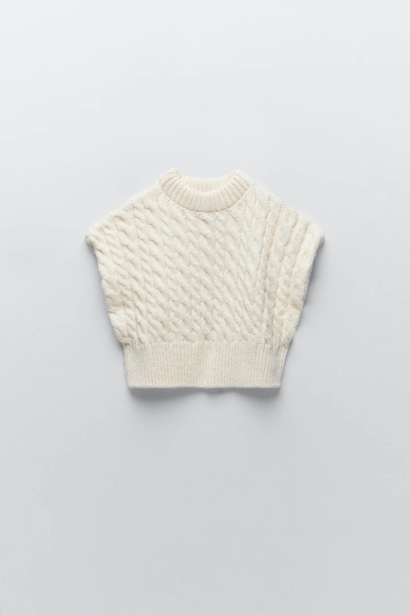 Chaleco de punto con ochos de Zara.