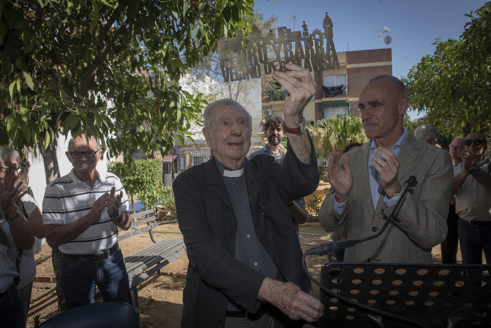 Las imágenes de la inauguración de los jardines del párroco D. Pedro Ybarra