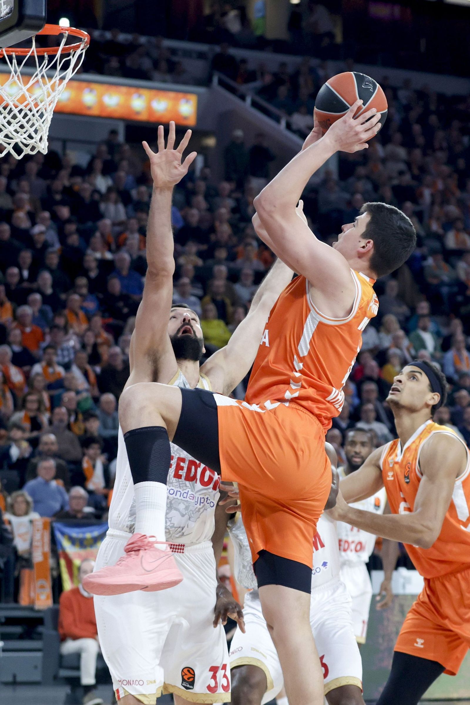 Nedovic doma al Valencia antes de la visita del Unicaja (92-101)