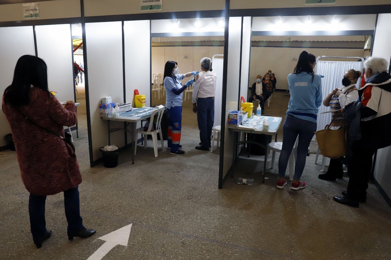 Enfermeras vacunando durante la campaña anticovid.