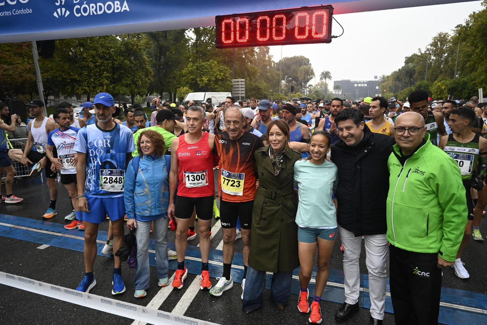 Las mejores fotos de la espectacular salida de la Media Maratón de Córdoba 2025