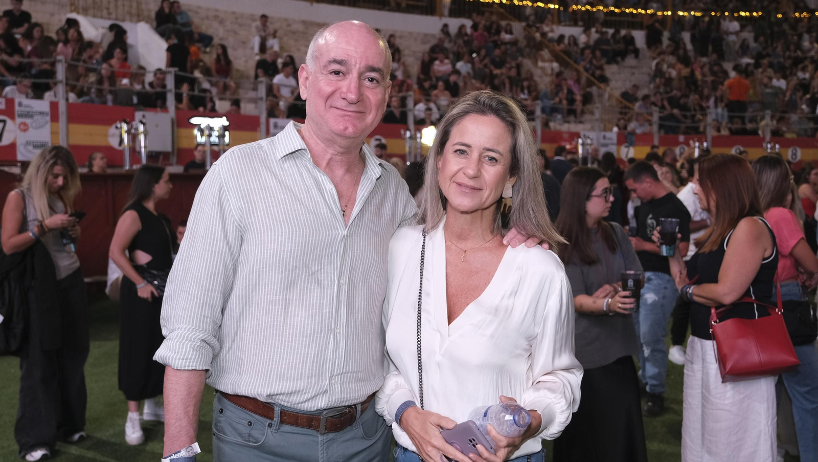 El concierto de Melendi llena de fans la Plaza de Toros de Almería, en imágenes