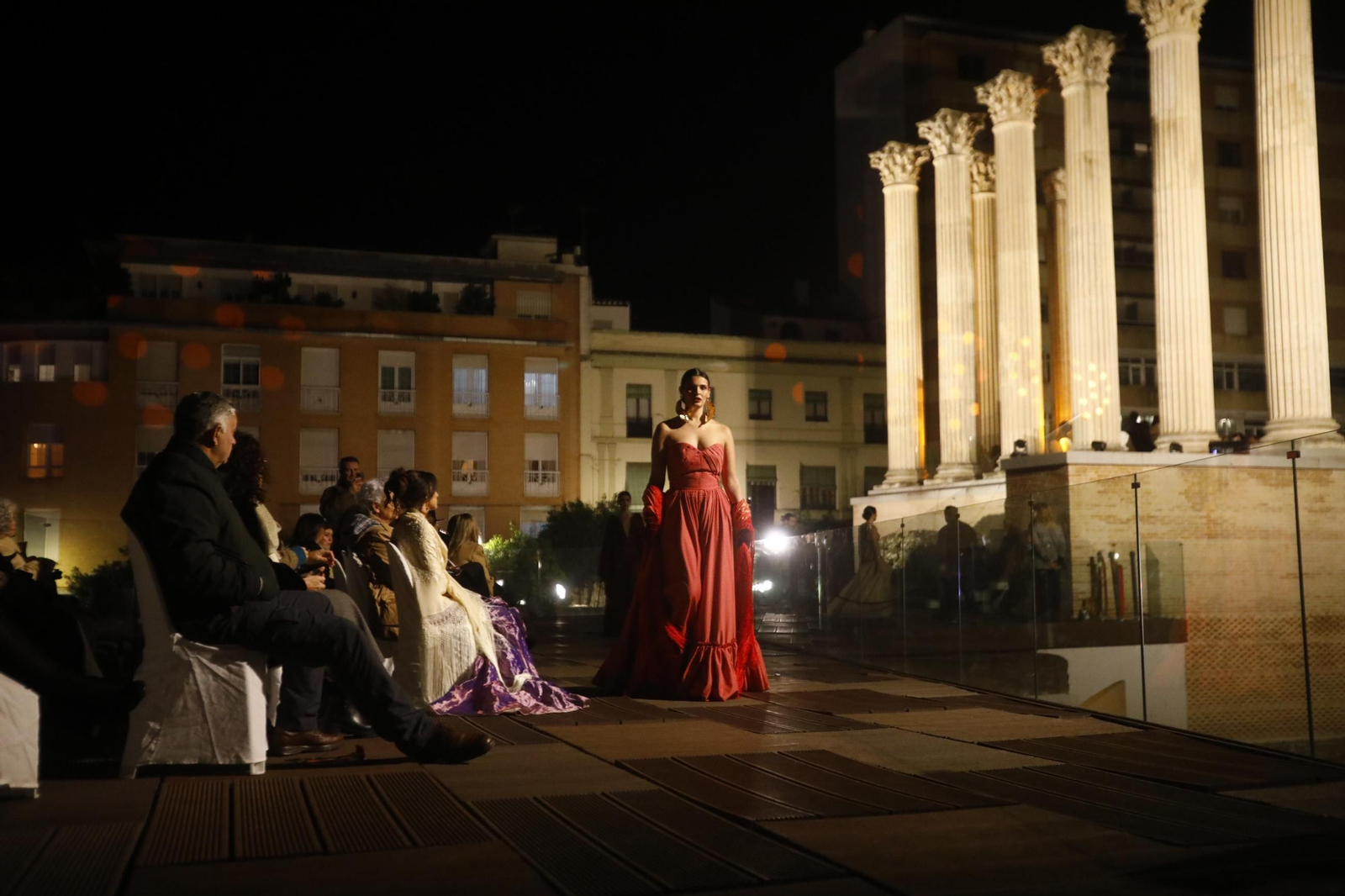 Las mejores imágenes del desfile de Mancini en el Templo Romano de Córdoba