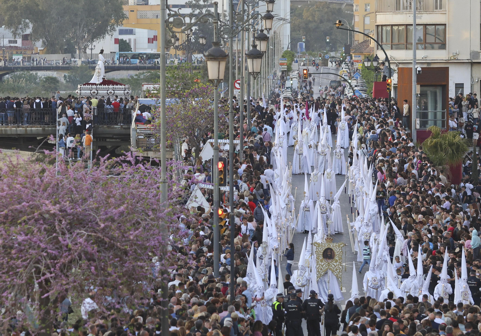 Cautivos en el Lunes Santo de Málaga, en fotos
