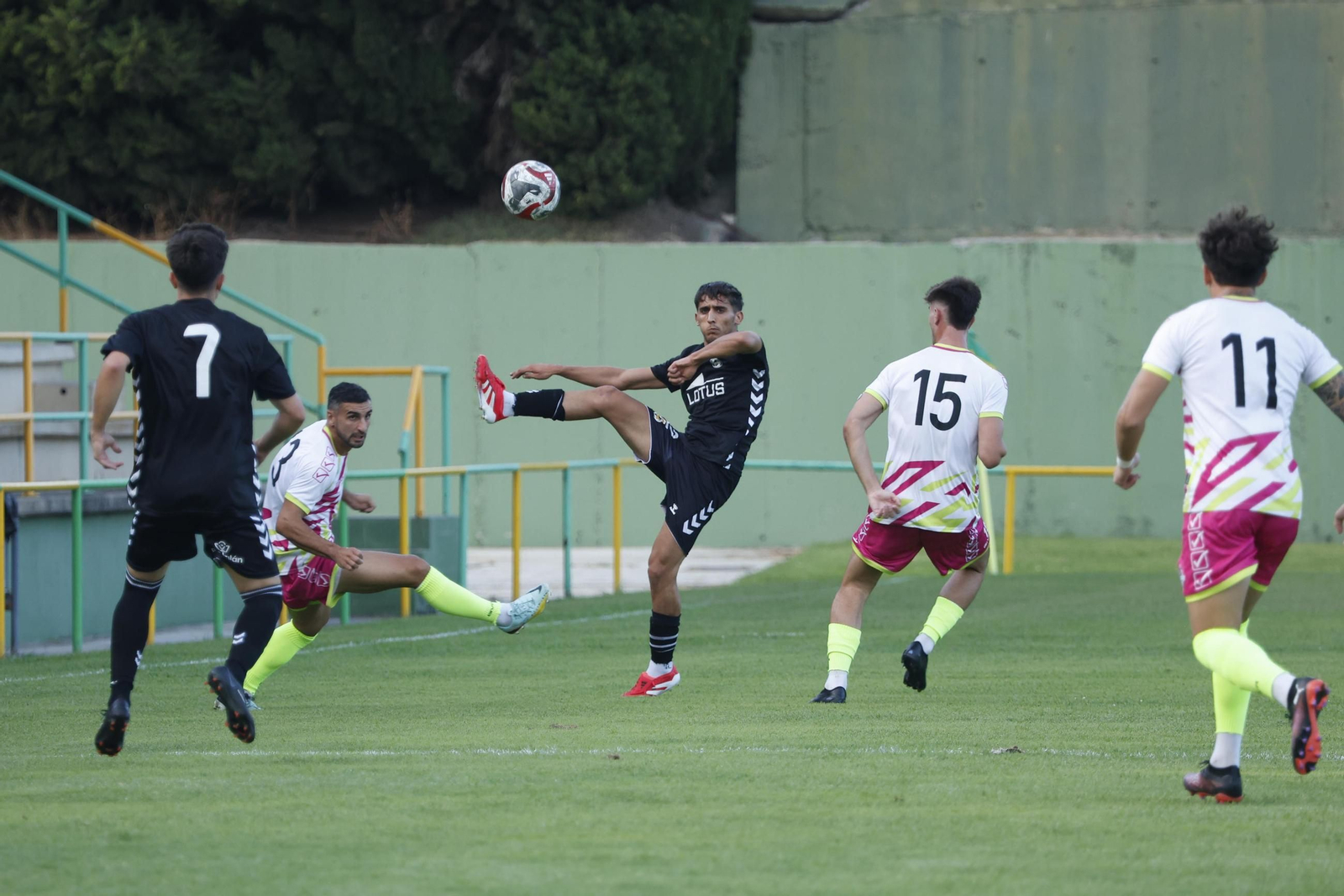 "Las fotos del partido de entrenamiento de la Balona con el Mons Calpe de Gibraltar"