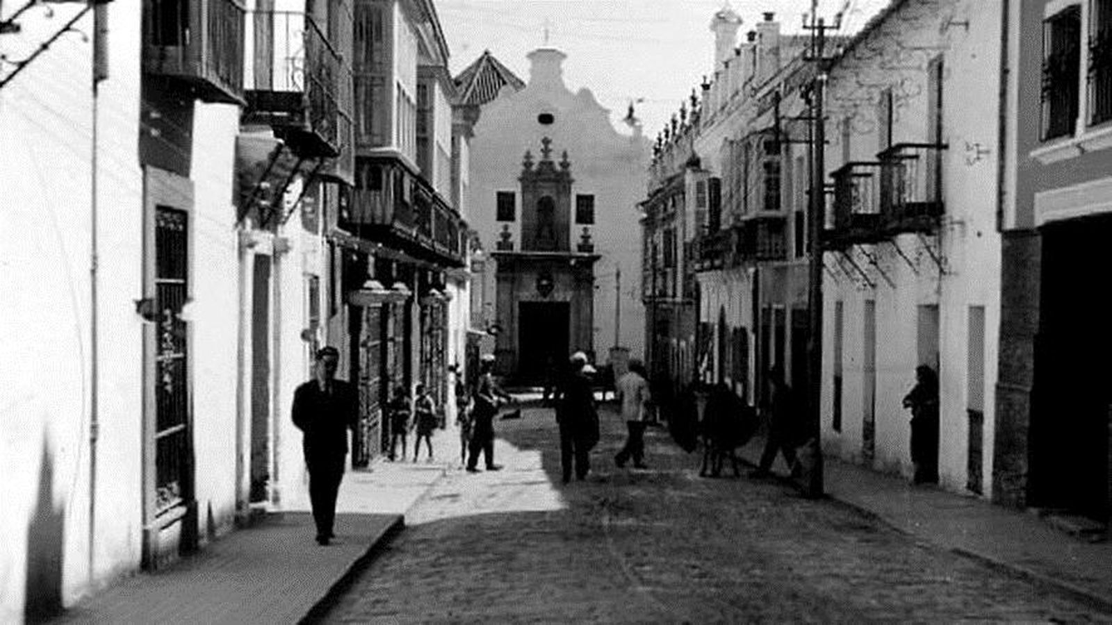 Calle de San Antonio, con el Convento de la Merced al fondo