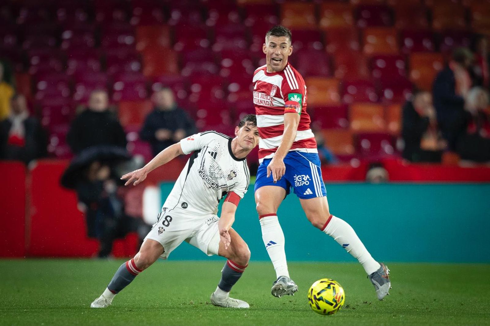 Rubén Alcaraz en el último partido liguero del Granada.