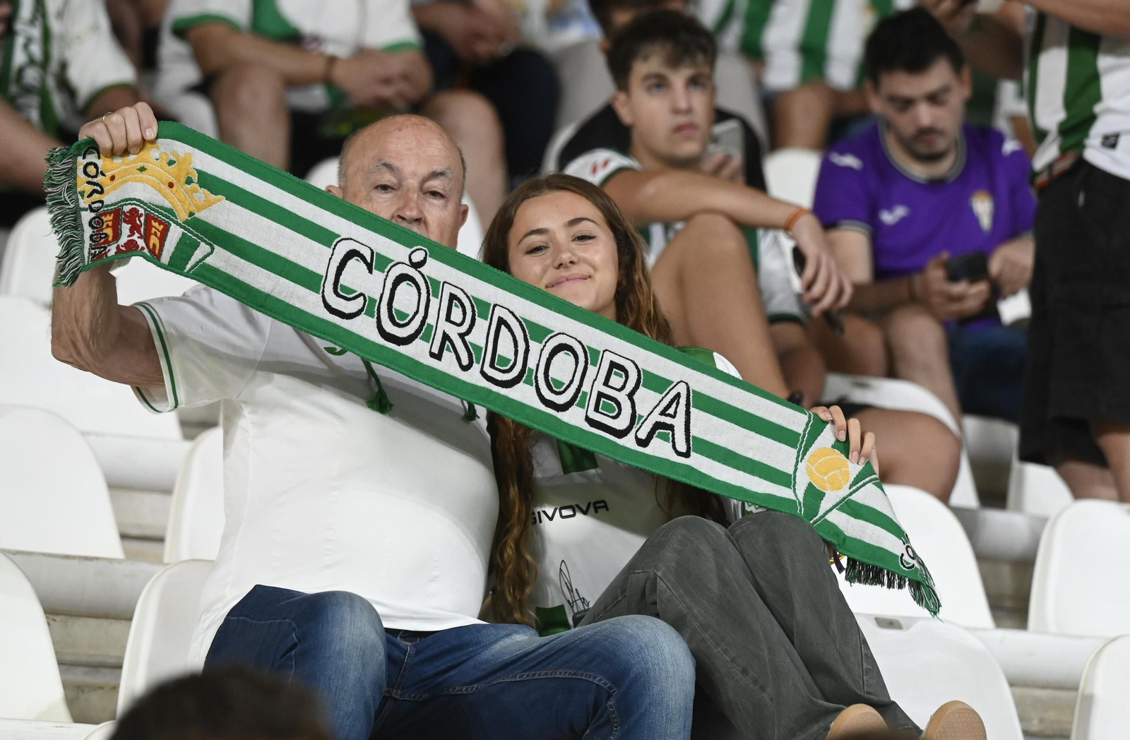 Las mejores fotos del ambiente en El Arcángel para el Córdoba CF - Racing de Santander