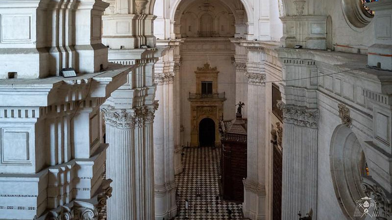 Vistas del interior del templo desde la subida a la torre.